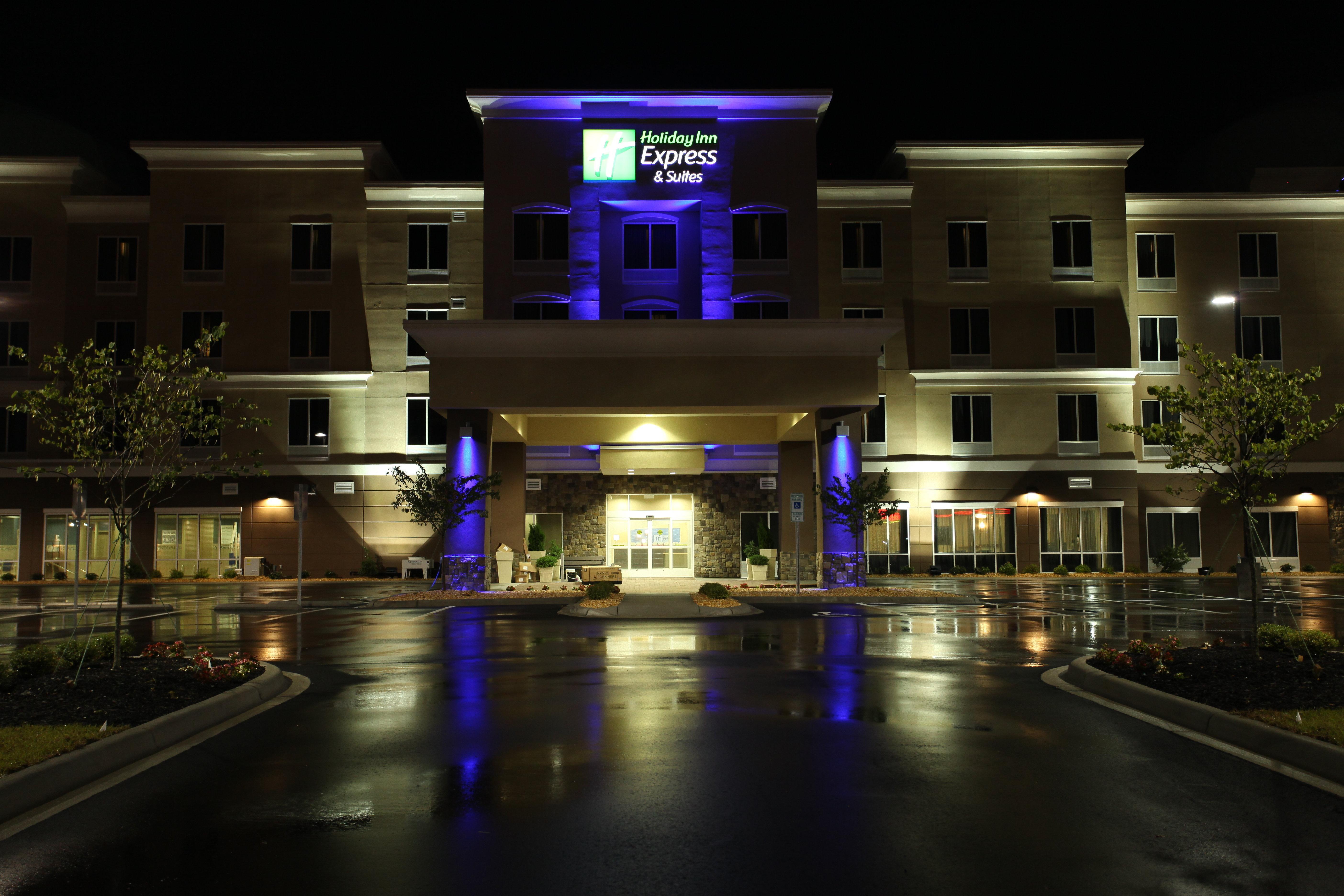 Holiday Inn Express Hotel & Suites Goldsboro - Base Area By Ihg Bagian luar foto